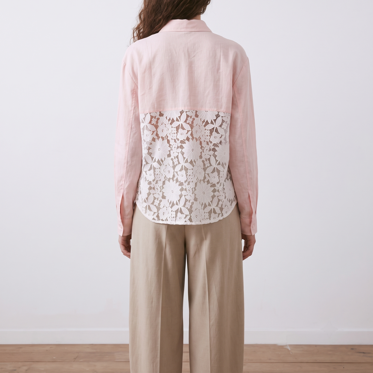 Llover Shirt oversized Khadi cotton tunic in light pink with sheer lace back panel – view 2